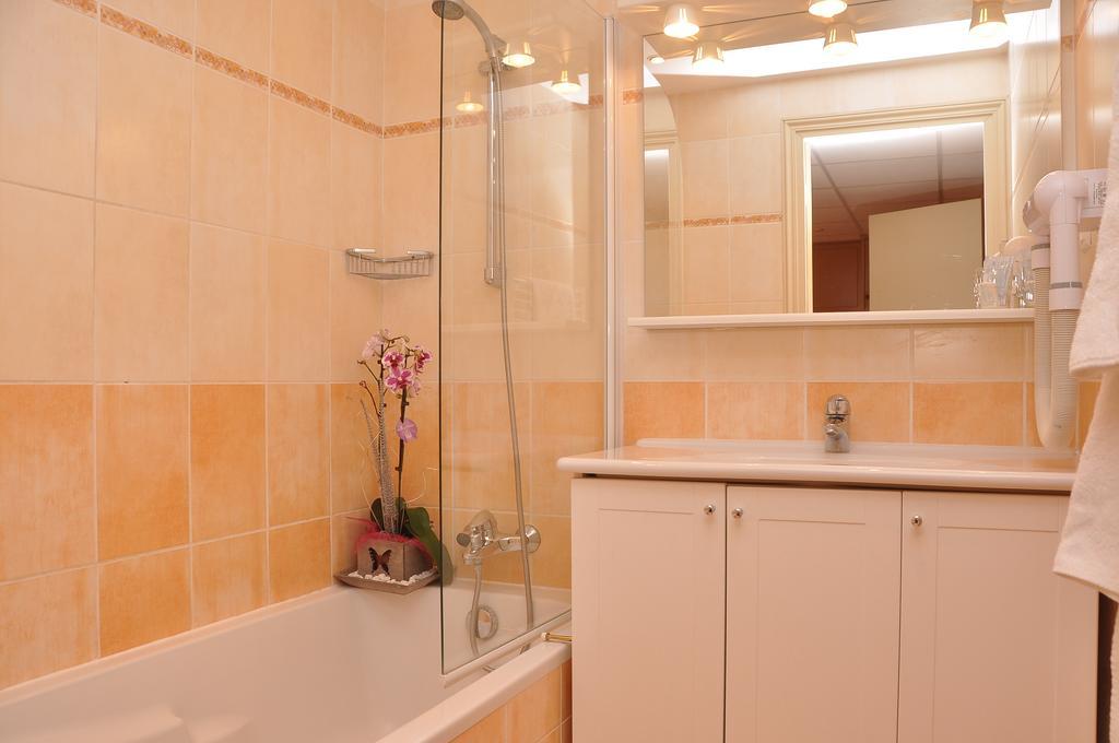 Appart Hotel Lou Castelet Каррос Номер фото